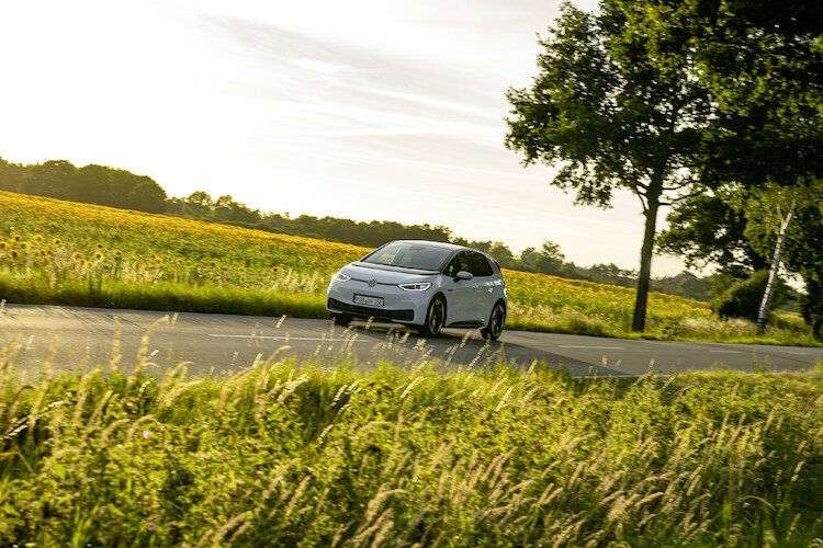 Volkswagen redukuje ślad węglowy samochodów testowych z parku dziennikarskiego